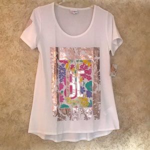 NWT LulaRoe classic Shirt Size Small.